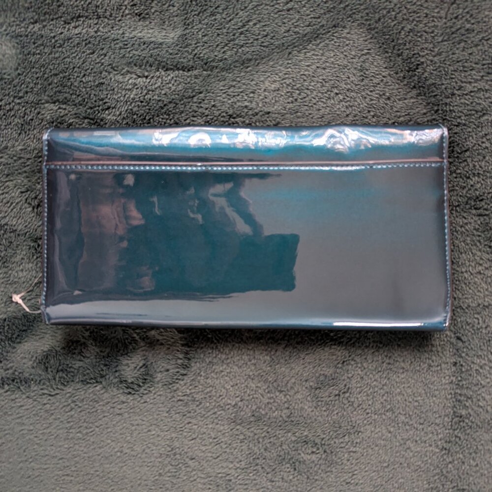 GUESS - Picture 4 of 5